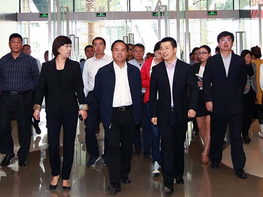 海南省委副書記、省長劉賜貴蒞臨海棠灣免稅購物中心考察