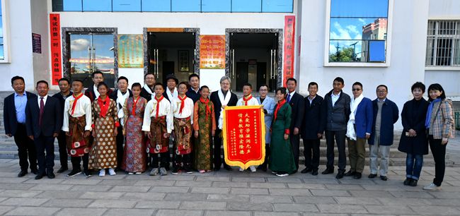 國(guó)家扶貧日集團(tuán)萬敏董事長(zhǎng)一行赴雲(yún)南省迪慶州開展脫貧攻堅(jiān)工作調(diào)研（圖）