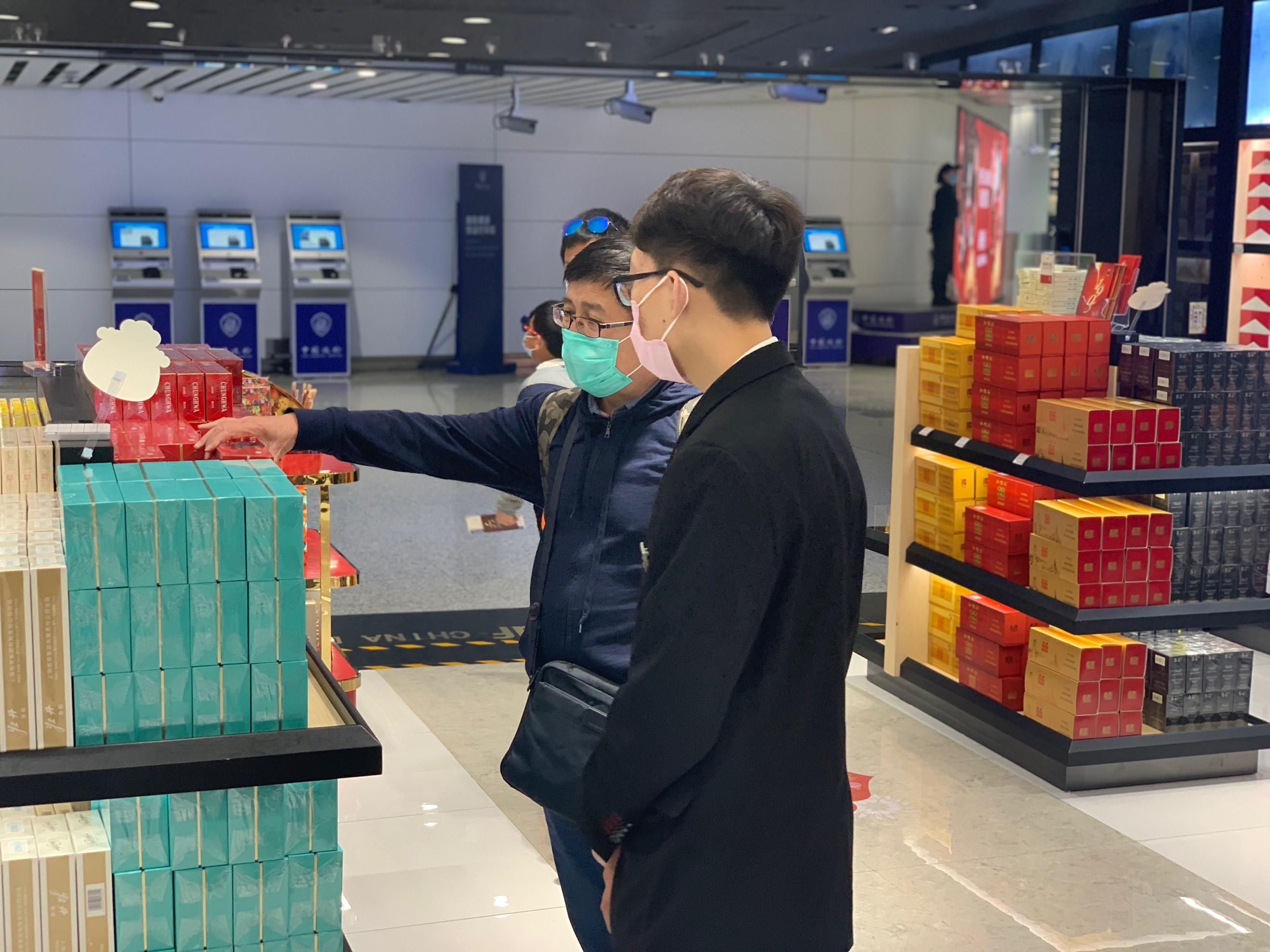 【中國免稅人在行動(dòng)?黨員先鋒篇】之二： 不忘初心，凝心聚力——中免黨員抗擊疫情，發(fā)揮黨員先鋒模范作用