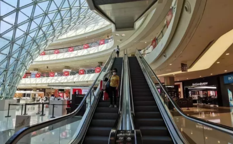 【中國免稅人在行動?一線直擊篇】之十一：這家店恢復(fù)營業(yè)，吸引超過1億人在線看直播！
